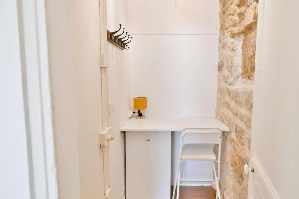 Studio Cache, Canal Saint-Martin Apartment Paris France